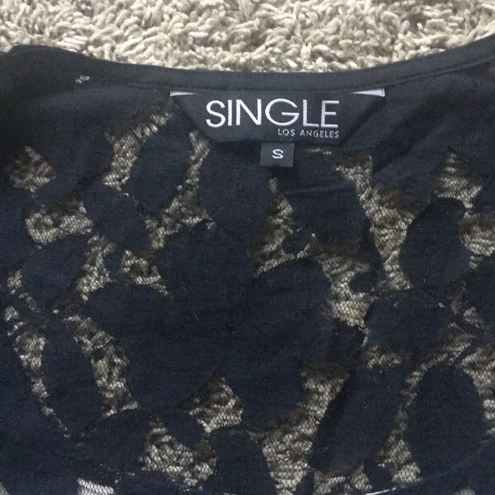 SINGLE Top - Picture 2 of 3